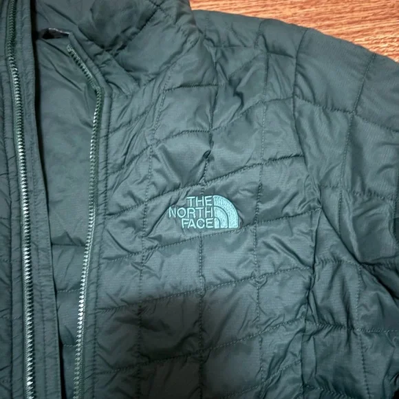 The North Face Women's Dark Green Puffer Jacket - Picture 3 of 6